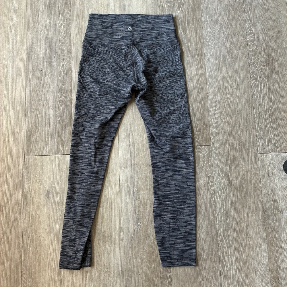 Lululemon Charcoal Gray Navy striped leggings Excellent condition - Picture 3 of 9